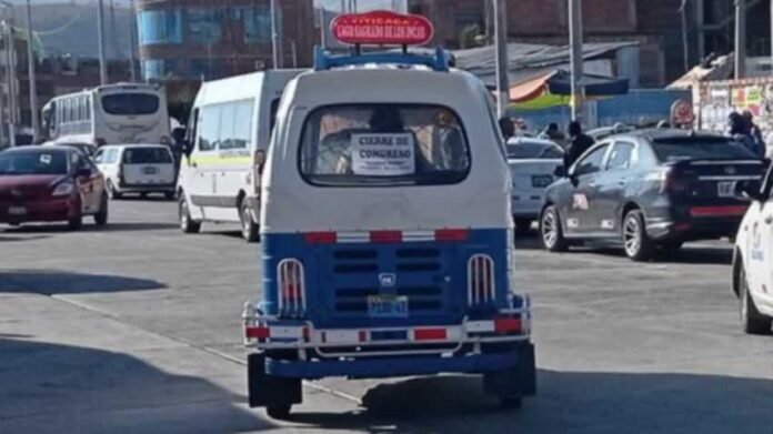 Transportistas respaldan paro y exigen la renuncia de la presidenta 2 l Pachamama 1