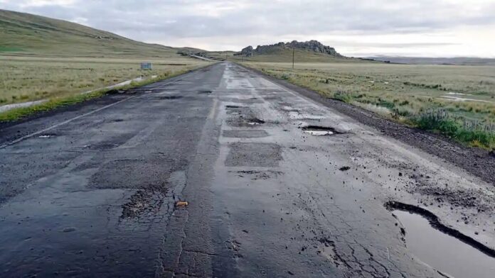 Laraqueri: Carretera a Puno en pésimo estado y ríos crecen, generando alarma