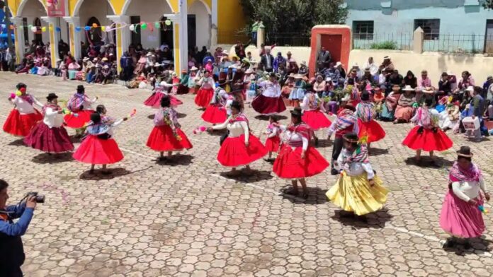 Carnavales se celebran con música y tradición en la región Puno