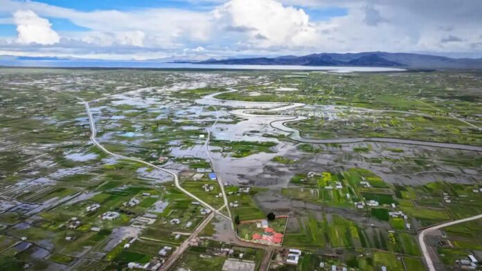 Lluvias récord en Puno elevan el lago Titicaca a niveles no vistos en décadas