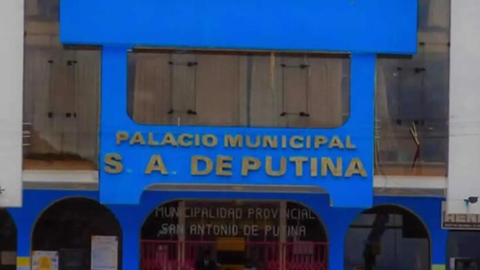 Funcionario de San Antonio de Putina habría cobrado doble sueldo del Estado, según Contraloría
