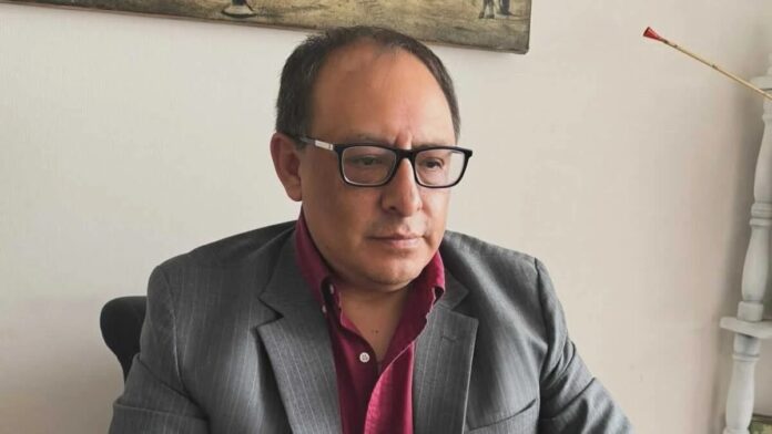 Dina Boluarte denuncia presión política: Gustavo Gutiérrez defiende autonomía institucional