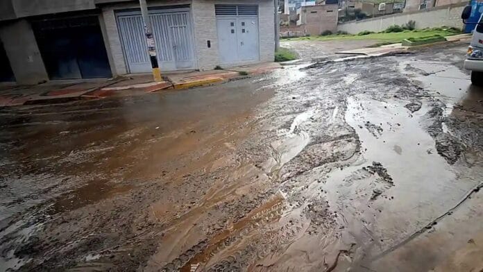 Estudiantes del Colegio San Ignacio en Puno tienen dificultades para llegar a clases