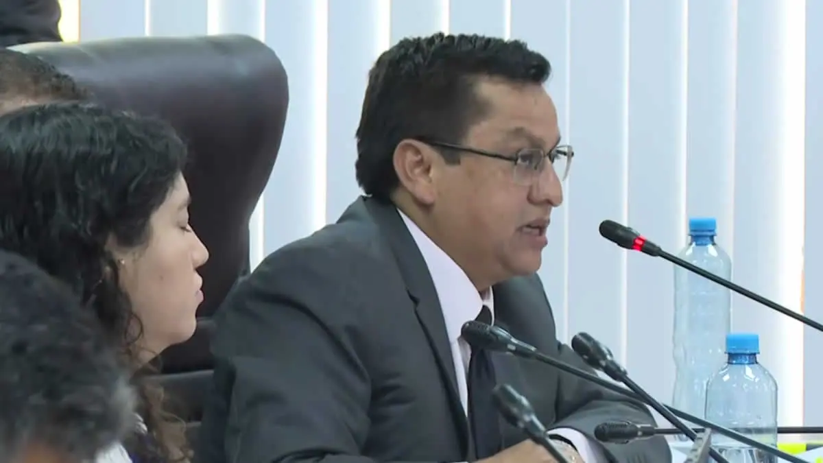 Negligencia por suero adulterado causa 4 muertes e involucra a la Digemid Negligencia por suero adulterado causa 4 muertes e involucra a la Digemid