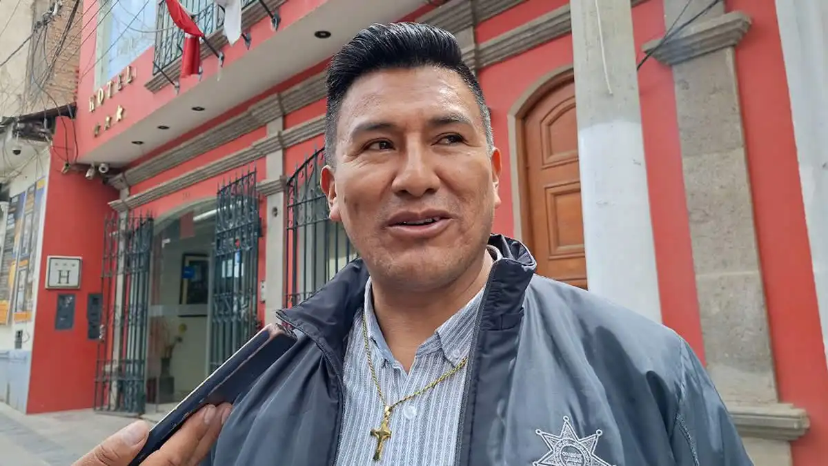 Alcalde de Azángaro elude responsabilidad ante denuncia de contratación irregular