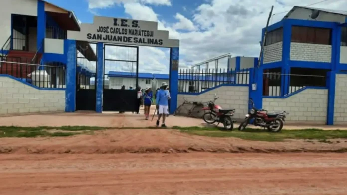 Azángaro: alcalde de San Juan de Salinas retira cocinero escolar por reclamos docentes