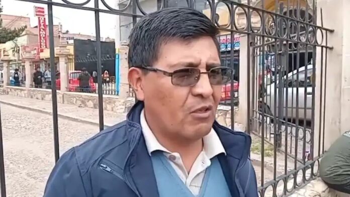 Más de 2500 trabajadores CAS en Puno apoyan proyecto que les daría estabilidad laboral