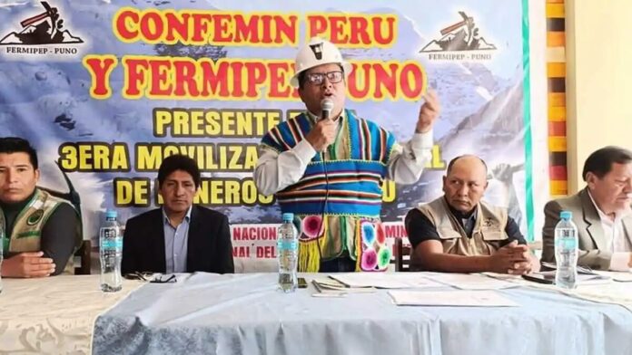 Mineros de Puno se suman a la movilización nacional y exigen respeto a su trabajo