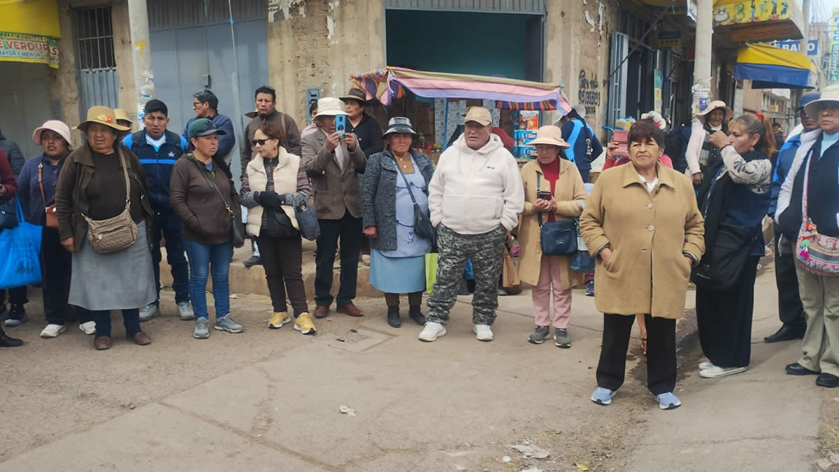 Dirigentes amenazan con paralización 