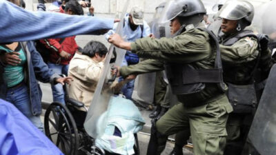 Bolivia: Policía reprime con dureza marcha que exige renuncia de Arce