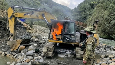 Policía destruye equipos usados en minería ilegal en Sandia y Carabaya